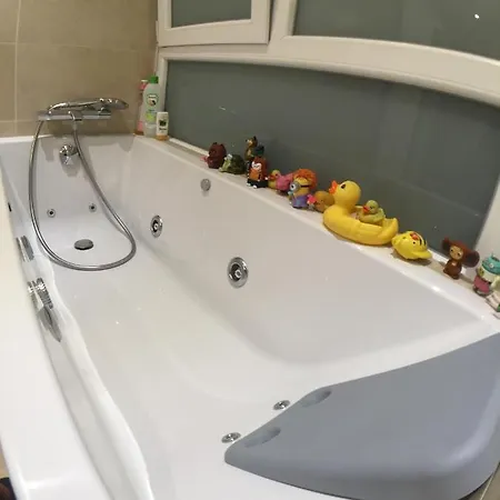 Centro / Internet / Parking / Aire Acondicionado *